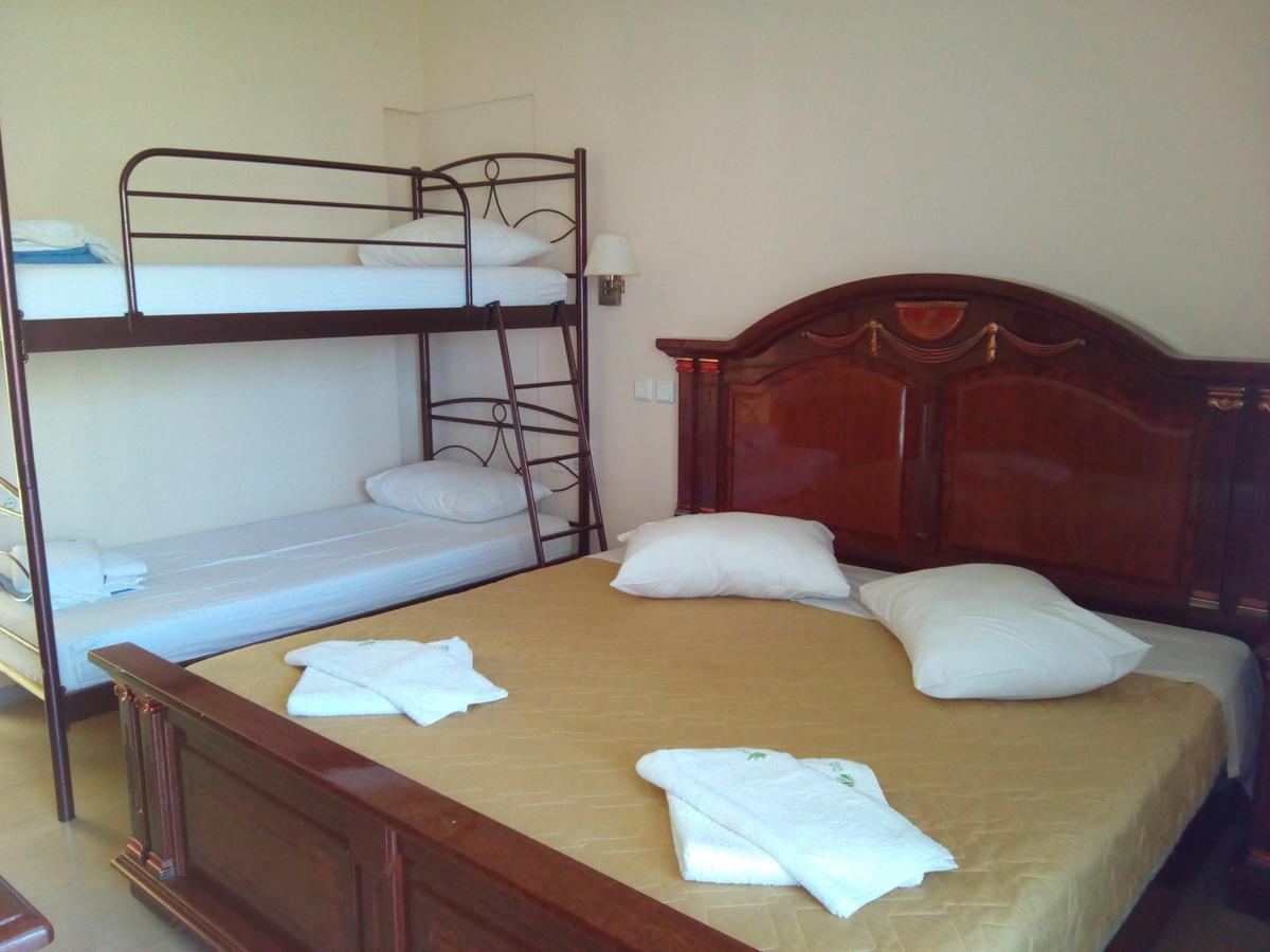 Marzi Beach And Bungalows Hotell Kokkónion Rum bild